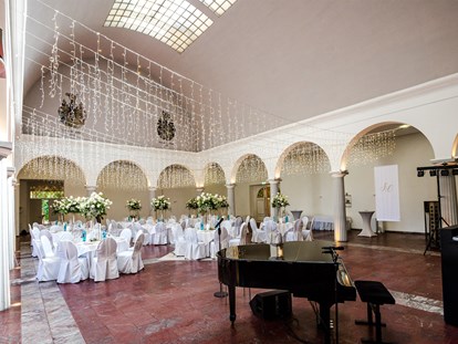 Hochzeit - Art der Location: Schloss - Ein weiterer Blick in den Marmorsaal  - Palais Schloss Wachenheim