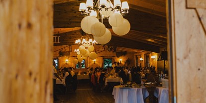 Hochzeit - Hochzeitsessen: Catering - Die urige Forsthofalm in Steinheim bietet Platz für bis zu 100 Hochzeitsgäste. - Forsthof Almhütte