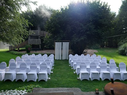Hochzeit - Art der Location: Scheune - Hochzeit im Garten - Eventbauernhof Sprikeltrix