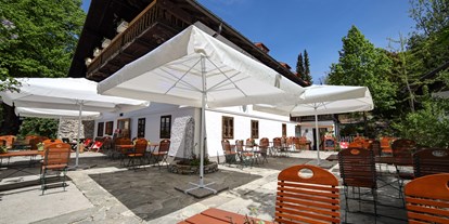 Hochzeit - Art der Location: Gasthaus - Schönau am Königssee - Im Gastgarten dürfen sich unsere Gäste auf genussvolle Momente freuen - Erentrudisalm 