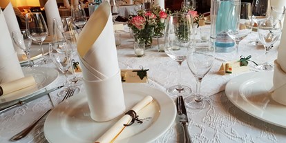 Hochzeit - Geeignet für: Geburtstagsfeier - Brandenburg Süd - Beispiel Tischdeko im Restaurant - Hotel VIERSEITHOF Luckenwalde