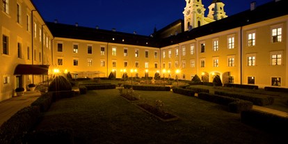 Hochzeit - Parkplatz: Busparkplatz - Oberösterreich - Schlosshotel Mondsee bei Nacht - Schlosshotel Mondsee