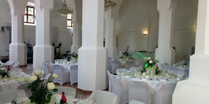 Hochzeit - Trauung im Freien - Oberösterreich - Säulenhalle - Schlosshotel Mondsee