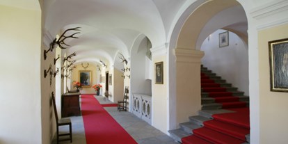 Hochzeit - Art der Location: Hotel - Oberösterreich - Prunkstiege zum Standesamt Mondsee Fürstenzimmer - Schlosshotel Mondsee