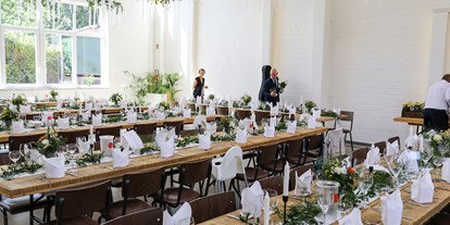 Hochzeit - Art der Location: Eventlocation - Niederzier - Vintagetische im skandinavischen Stil. - Kabelwerk
