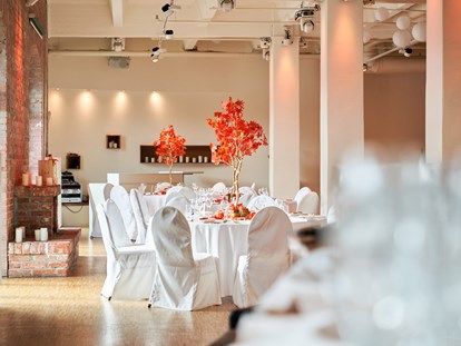 Hochzeit - Hochzeitsessen: Catering - Berlin - Capitol Yard Golf Lounge im Spreespeicher