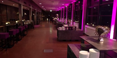 Hochzeit - Sommerhochzeit - Herne - Unser Foyer | Buffetsituation | Empfangsbereich  - Halle9 Casino Zollverein 