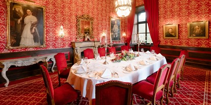 Hochzeit - Preisniveau: exklusiv - Roter Salon
Foto: Alina Cürten  - Schlosshotel Hugenpoet