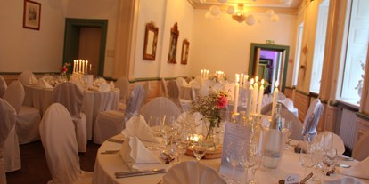 Hochzeit - Kapelle - Die Tischdekoration kann nach Ihren Wünschen durch uns oder durch Sie gestaltet werden. - Barockschloss Oberlichtenau