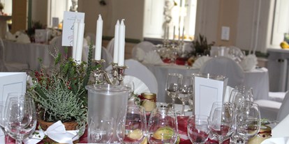 Hochzeit - Honiggläser als Gastgeschenk mit dem Namen des Gastes kommen direkt aus unserem Bienenfreundlichen Ort. - Barockschloss Oberlichtenau