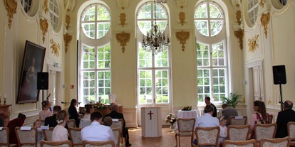Hochzeit - Umgebung: am See - Freie Trauung. - Barockschloss Oberlichtenau