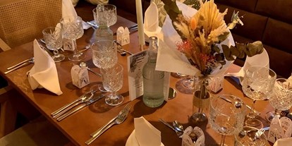Hochzeit - Winterhochzeit - Eberdingen - Orangerie - Tafeln ohne Tischwäsche - Mauritius Stuttgart-Süd Eventlocation