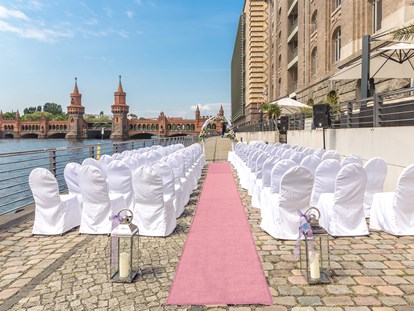Hochzeit - Hochzeitsessen: Catering - Berlin - Eure Trauung im Freien - direkt an der Spree. - Spreespeicher 2C Spreequartier