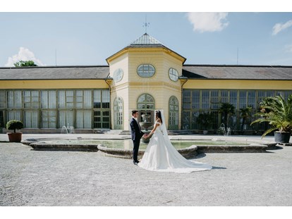 Hochzeit - Art der Location: Wintergarten - Frontansicht der historischen Orangerie - Orangerie im Schlosspark Eisenstadt