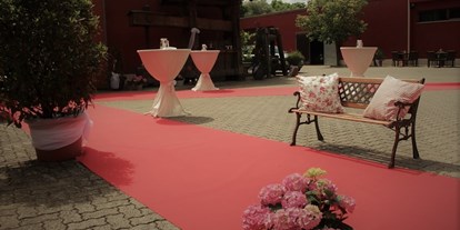Hochzeit - Geeignet für: Seminare und Meetings - Castell - Innenhof - Romantische Scheune