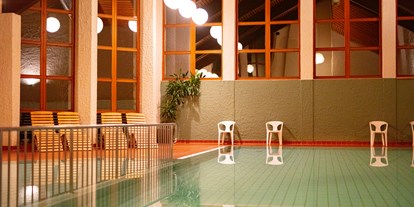 Hochzeit - Hochzeits-Stil: Vintage - Sundern - Schwimmbad - Landhaus Nordhelle