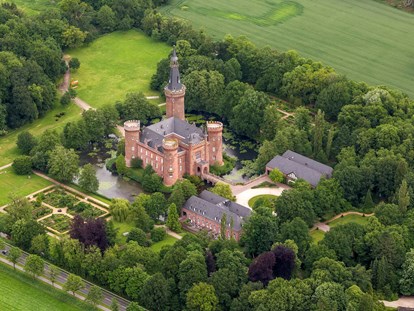 Hochzeit - Art der Location: ausgefallene Location - Schloss Moyland Tagen & Feiern