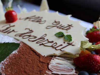Hochzeit - Geeignet für: Geburtstagsfeier - Pfullingen - Hochzeits Torte von uns im Haus aus unserer eigenen Konditorei  - Schlosscafe Location & Konditorei / Restaurant