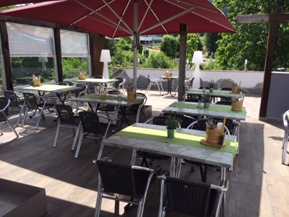 Hochzeit - Klimaanlage - Schlosscafe Terrasse immer ein Asuflug wert und auch super zum feiern im freien und Wintergarten  - Schlosscafe Location & Konditorei / Restaurant