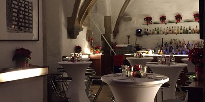 Hochzeit - Art der Location: Eventlocation - Siegburg - Barbereich mit Stehtischen - 1460 Veranstaltungsraum