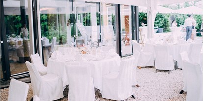 Hochzeit - Hochzeitsessen: mehrgängiges Hochzeitsmenü - Die Tafel im freien -unter den Pagodenzelten! - Weingartenhotel Harkamp
