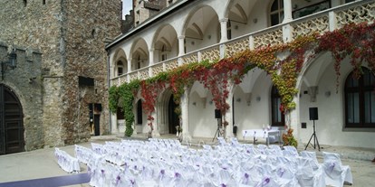 Hochzeit - Frühlingshochzeit - Klam - Romantischer Schlosshof  für bis zu 200Personen - Schloss Rothschild