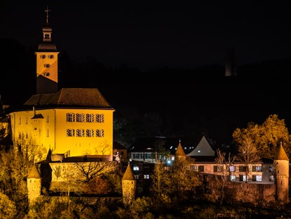 Hochzeit - Hochzeitsessen: À la carte - Waldbrunn (Neckar-Odenwald-Kreis) - Schloss Horneck bei Nacht - Schlosshotel Horneck