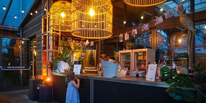 Hochzeit - Preisniveau: hochpreisig - Hessen - Bar im Garten  - Unique Eventlocation