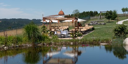 Hochzeit - Region Hausruck - Das Hoamat bietet eine Trauung im Freien - direkt am See. - Hoamat - Essen Feiern Schlafen