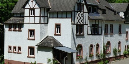 Hochzeit - Hochzeitsessen: Buffet - Rheinland-Pfalz - Wald Villa Üssbach aussen - Wald Villa Üssbach