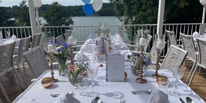 Hochzeit - Hochzeits-Stil: Modern - Neuhardenberg - Strandhotel Vier Jahreszeiten Buckow