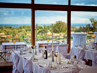 Hochzeit - Umgebung: in Weingärten - Die Aussicht aus dem Restaurant - Oktogon am Himmel