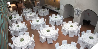 Hochzeit - Umgebung: in einer Stadt - Steiermark - Foyer - Congresszentrum Zehnerhaus