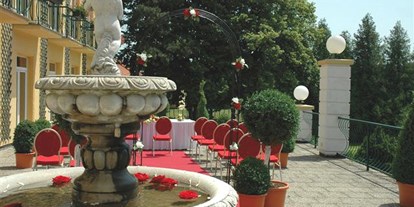 Hochzeit - barrierefreie Location - Gansbach - 400m2 Brunnenterasse für den Empfang/Agape - Hochzeitslocation - Hotel - Eventrestaurant - Pedros