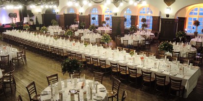 Hochzeit - Art der Location: im Freien - Elsbethen - Eine Variante für die Hochzeits-Bestuhlung - Restaurant Stieglkeller - Salzburg