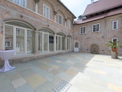 Hochzeit - externes Catering - Der Innenhof - Schloss Schönau