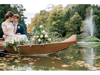 Hochzeit - Geeignet für: Filmproduktionen - Ebreichsdorf - Traumhafte Hochzeitsfotos im romantischen Boot... - Schloss Schönau
