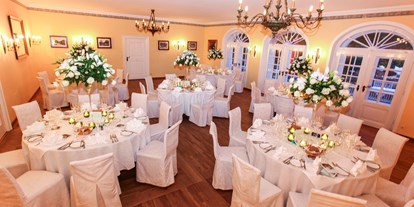 Hochzeit - Hochzeits-Stil: Vintage - Anif - Der Biedermeiersaal des Schloss Anif bietet Platz für bis zu 80 Hochzeitsgäste. - ****Hotel Schlosswirt zu Anif