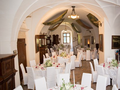 Hochzeit - Umgebung: am See - alter Rittersaal im Gartenschloss Herberstein  - Gartenschloss Herberstein