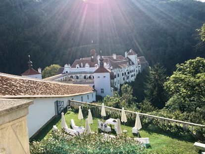 Hochzeit - Umgebung: am See - Österreich - Trauung im Garten Standesamt oder freie Zeremonie - Gartenschloss Herberstein