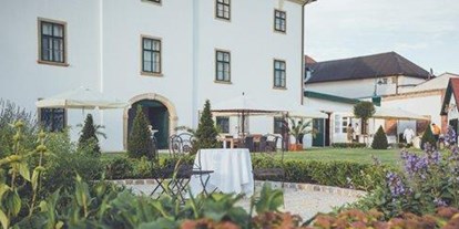 Hochzeit - Parkplatz: Busparkplatz - Weinviertel - Das Schloss Raggendorf in Niederösterreich. - Schloss Raggendorf