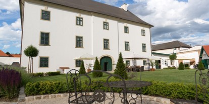Hochzeit - Art der Location: im Freien - Mistelbach (Mistelbach) - Schloss Raggendorf außen - Schloss Raggendorf