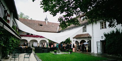 Hochzeit - Art der Location: Schloss - Kärnten - Feiern Sie Ihre Hochzeit im Schloss Leonstain in Pörtschach am Wörthersee.
Foto © henrywelischweddings.com - Hotel Schloss Leonstain