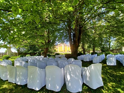 Hochzeit - Hochzeits-Stil: Vintage - Oberösterreich - Rosengarten  - Schloss Mühldorf