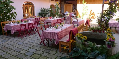 Hochzeit - Umgebung: in Weingärten - Oberösterreich - wunderschöner Innenhof - Michlhof zu Haitzing, nähe Laakirchen