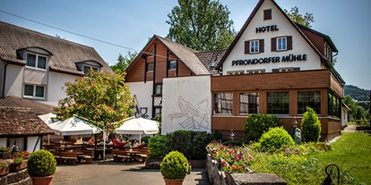 Hochzeit - Festzelt - Schwarzwald - Aussenansicht der Pfrondorfer Mühle  - Landhotel Pfrondorfer Mühle GmbH & CO. KG 