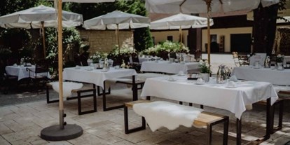 Hochzeit - Hochzeits-Stil: Vintage - Geisenfeld - Gartenbereich für Kaffee und Kuchen - Birkenheide Eventlocation