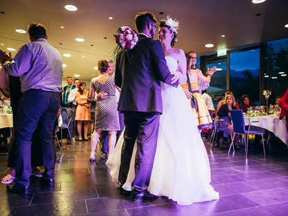 Hochzeit - Hochzeits-Stil: Modern - Hall in Tirol - Tanzen bis in die späten Morgenstunden im Parkhotel Hall in Tirol.
Foto © blitzkneisser.com - Parkhotel Hall