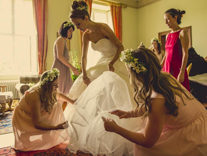 Hochzeit - Kinderbetreuung - Die letzten Vorbereitungen der Braut. Für das Getting Ready bietet das Schloss zahlreiche tolle Räume. - Schloss Stülpe