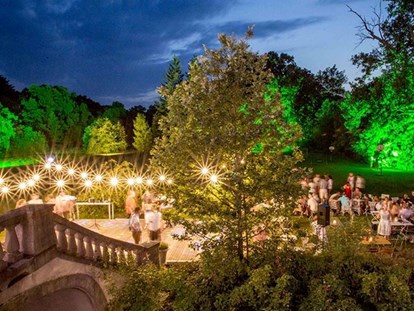 Hochzeit - Art der Location: Waldhochzeit - Beleuchteter Schlosspark - Schloss Stülpe